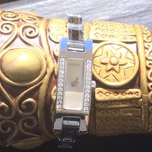 Gucci 3900 Silver Dial Diamond Bezel